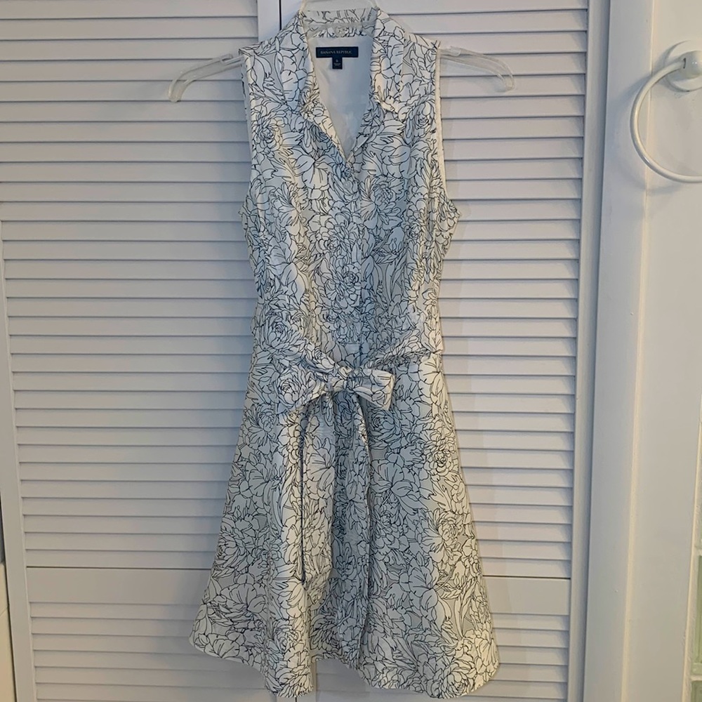Banana Republic - white and black sleeveless dress - size 6